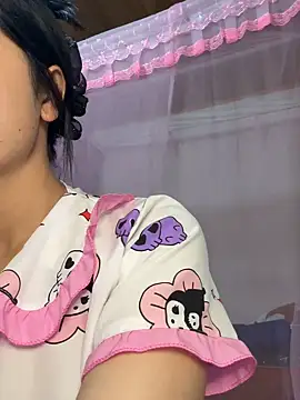 Snapshot of thaoyeuuu chatting on 10-15-25, 12:24 thaoyeuuu online show from 10-15-25, 12:24