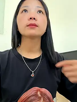 Snapshot of thaoyeuuu chatting on 10-13-25, 05:42 thaoyeuuu online show from 10-13-25, 05:42