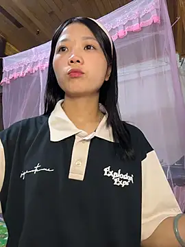 Snapshot of thaoyeuuu chatting on 10-24-25, 11:53 thaoyeuuu online show from 10-24-25, 11:53