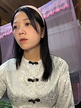 Snapshot of thaoyeuuu chatting on 10-25-25, 03:06 thaoyeuuu online show from 10-25-25, 03:06
