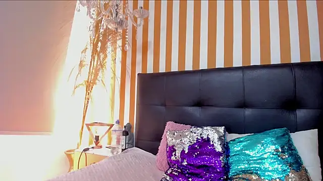 LunaToledo online show from 01-05-26, 05:27