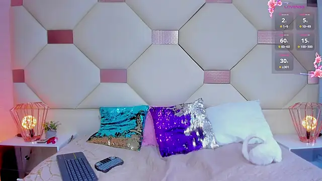 LunaToledo online show from 09-20-25, 01:27