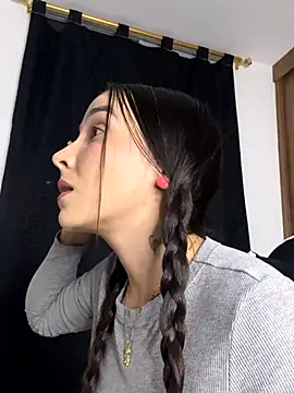 Scarlett05 online show from 10-28-25, 01:06