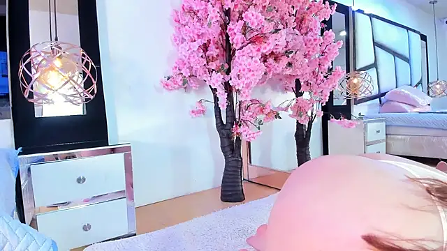 TessaCooper1 online show from 11-20-25, 09:15