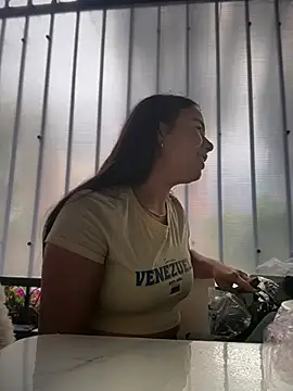 TessaCooper1 online show from 06-25-26, 07:52