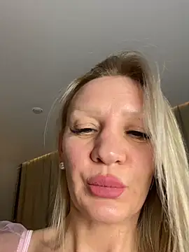 Bellissa  online show from 03-12-26, 02:43