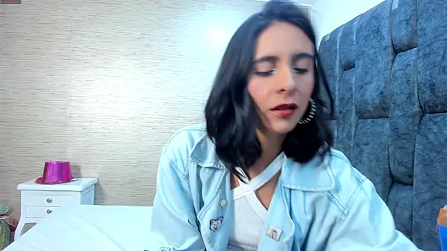 MiaAmore  online show from 11-28-25, 08:31