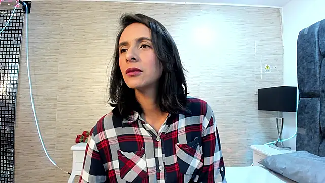 MiaAmore  online show from 11-15-25, 08:46