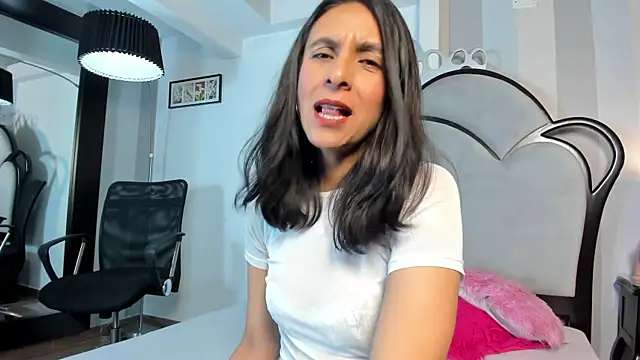 MiaAmore  online show from 06-19-26, 04:46