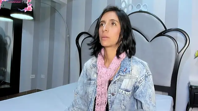 Snapshot of MiaAmore_ chatting on 09-28-25, 02:57 MiaAmore online show from 09-28-25, 02:57