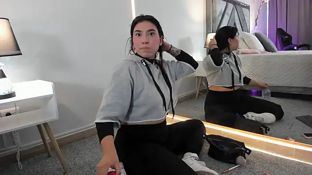 emy williams online show from 10-10-25, 07:15