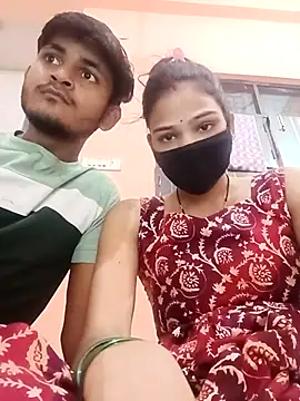 Snapshot of Roopacouple9 chatting on 10-18-25, 04:53 Roopacouple9 online show from 10-18-25, 04:53