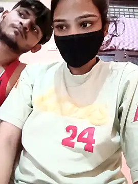 Snapshot of Roopacouple9 chatting on 10-15-25, 03:53 Roopacouple9 online show from 10-15-25, 03:53