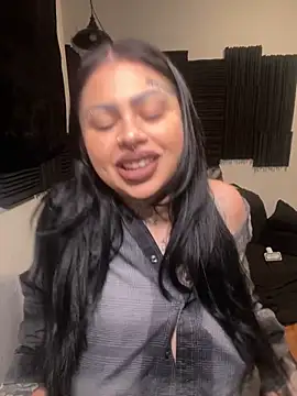 chicanachic13 online show from 10-18-25, 05:31