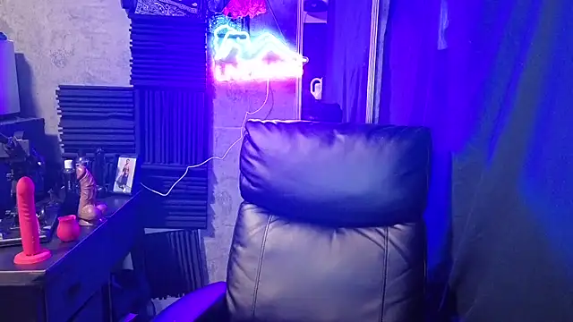 chicanachic13 online show from 12-14-25, 11:10