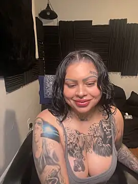 chicanachic13 online show from 10-19-25, 04:04