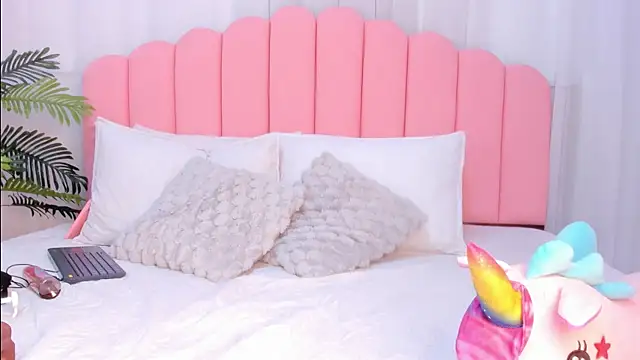 lia queen18 online show from 12-19-25, 11:23