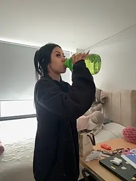 Victoria alson online show from 11-22-25, 01:54