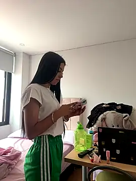 Victoria alson online show from 11-18-25, 05:05