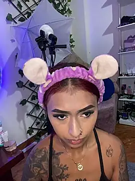 Snapshot of Dirty_isabella18 chatting on 07-16-26, 06:49 Dirty isabella18 online show from 07-16-26, 06:49