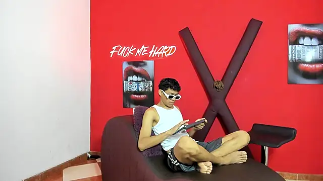 BEAUTY BOYS1 online show from 03-06-26, 07:20