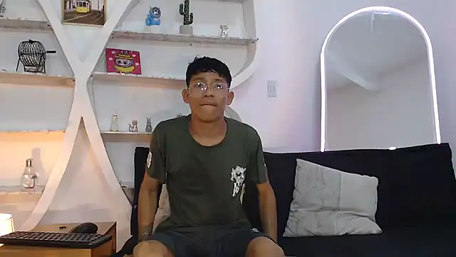 BEAUTY BOYS1 online show from 09-19-25, 07:12