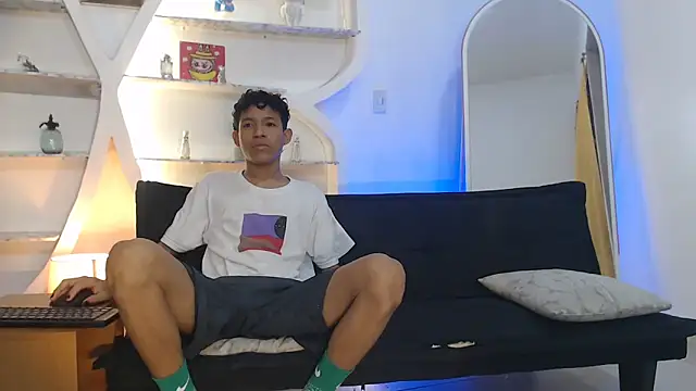 BEAUTY BOYS1 online show from 10-11-25, 07:09