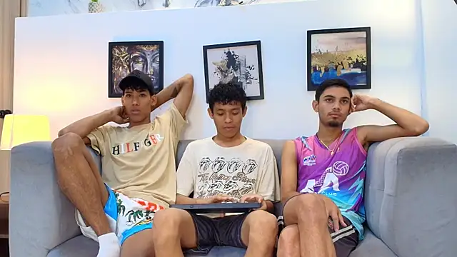 BEAUTY BOYS1 online show from 04-02-26, 01:40