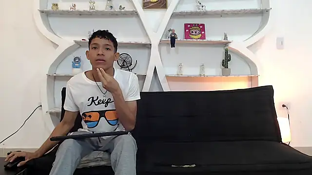 BEAUTY BOYS1 online show from 11-30-25, 07:09