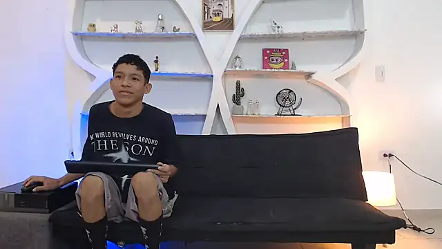 BEAUTY BOYS1 online show from 11-18-25, 07:22