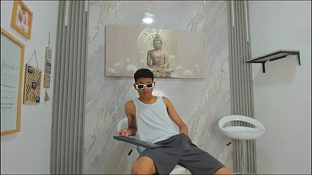 BEAUTY BOYS1 online show from 01-15-26, 07:45