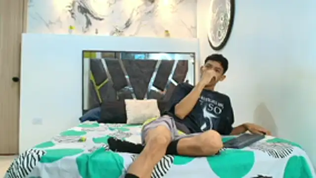 BEAUTY BOYS1 online show from 10-24-25, 07:07