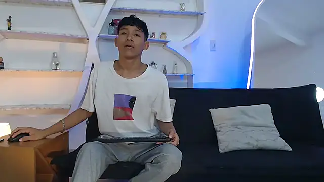 BEAUTY BOYS1 online show from 09-27-25, 07:14
