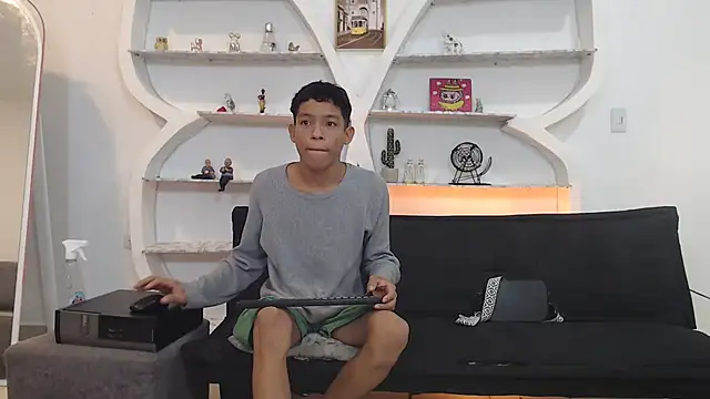 BEAUTY BOYS1 online show from 11-16-25, 07:24