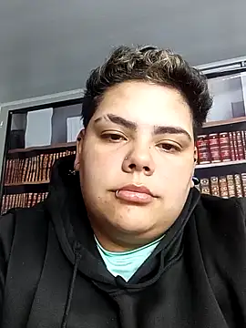 Snapshot of Hailey_Curvy chatting on 10-17-25, 03:10 Hailey Curvy online show from 10-17-25, 03:10