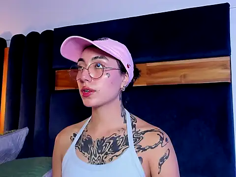 Snapshot of cami_zapata chatting on 10-19-25, 09:50 cami zapata online show from 10-19-25, 09:50