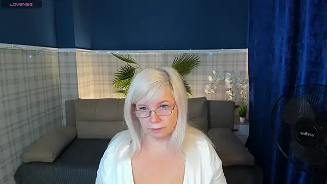 Hella Fabel online show from 01-15-26, 01:09