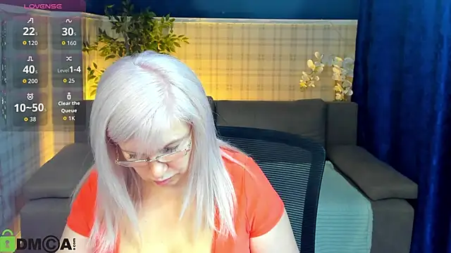 Hella Fabel online show from 05-04-26, 01:20