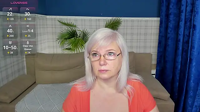 Hella Fabel online show from 12-18-25, 01:11