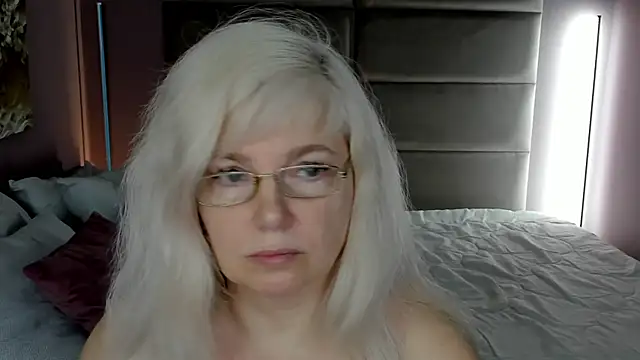 Hella Fabel online show from 05-30-26, 01:12