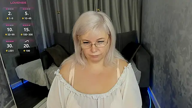 Hella Fabel online show from 12-21-25, 01:08