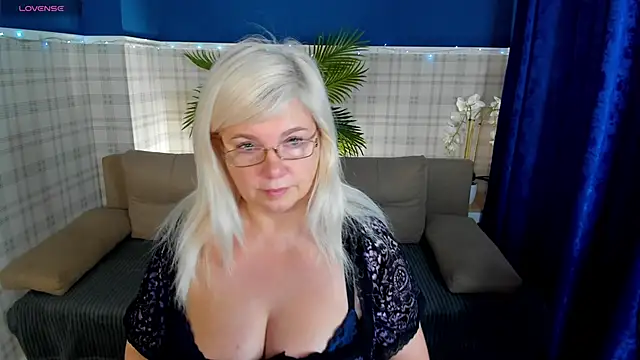 Hella Fabel online show from 11-29-25, 01:06