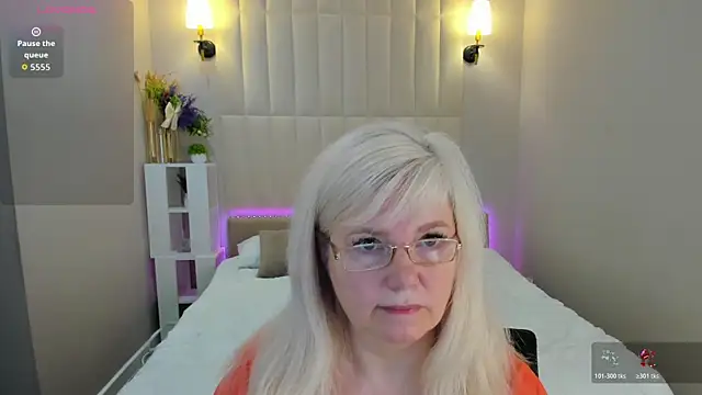 Hella Fabel online show from 06-11-26, 01:05