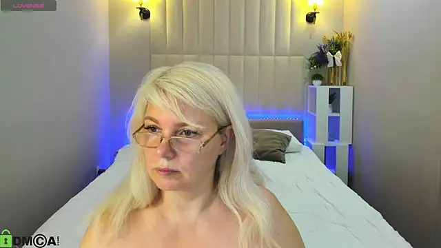 Hella Fabel online show from 06-15-26, 01:06
