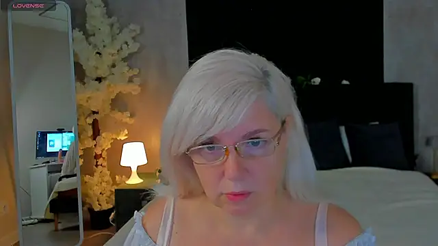 Hella Fabel online show from 11-16-25, 01:10