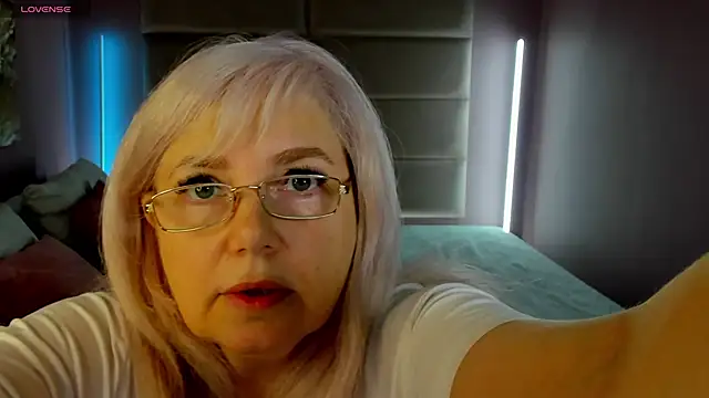 Hella Fabel online show from 05-14-26, 01:13