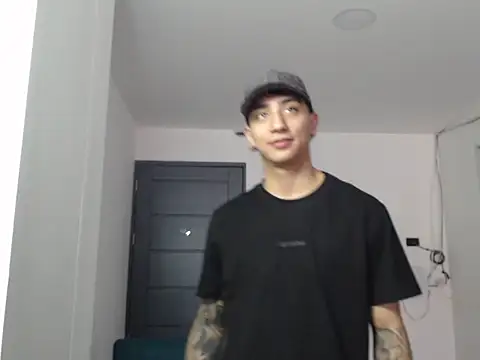 Snapshot of cash_masters777 chatting on 11-03-25, 01:04 cash masters777 online show from 11-03-25, 01:04