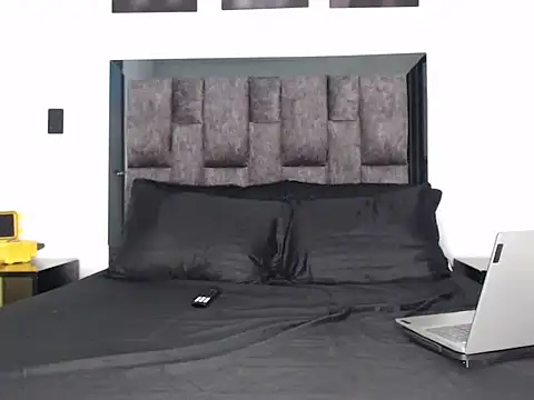 Snapshot of cash_masters777 chatting on 09-17-25, 04:42 cash masters777 online show from 09-17-25, 04:42