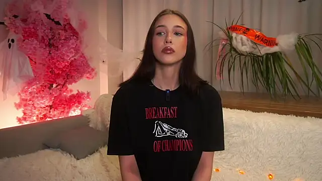 EviaRabasca online show from 10-31-25, 11:40