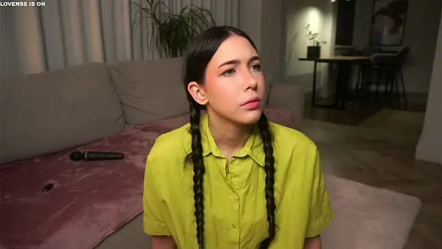 EviaRabasca online show from 11-20-25, 11:33